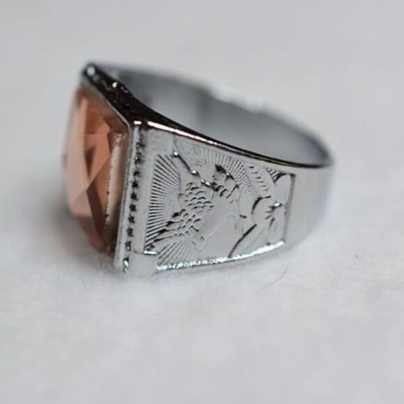 Peachy Orange Beveled Stone Engraved Bird Silver Tone Band Size 10 1/2 Ring - Picture 3 of 3